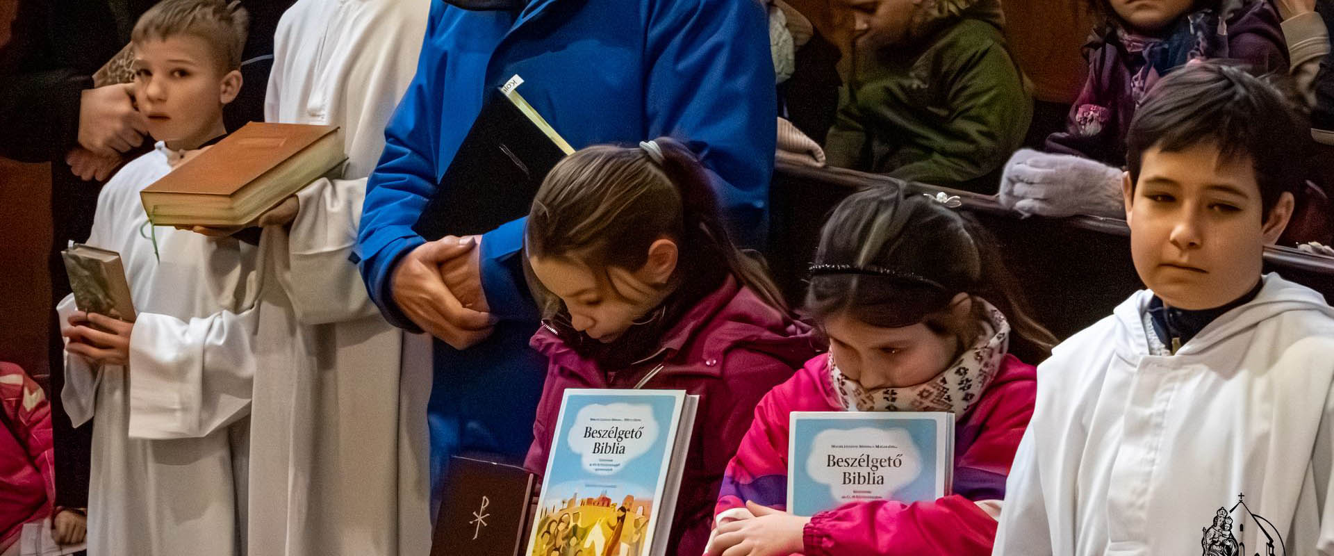 Permalink to: Új képek – Szentírások megáldása